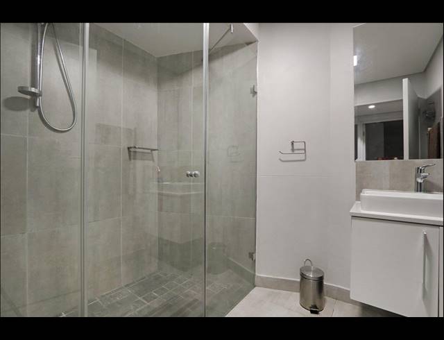 2 bed property to rent in GREEN POINT